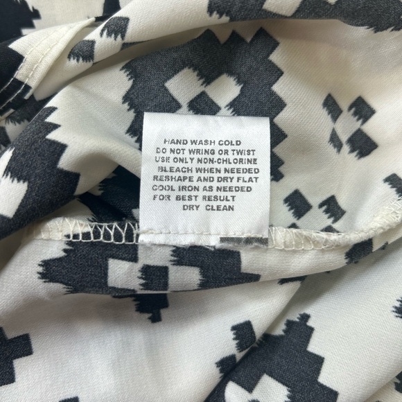 Olive & Oak Black and White Boxy Cap Sleeve Blouse. Size Small. #wearwithblack - Picture 8 of 8